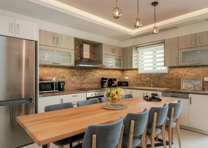 Вилла Adelasia By *